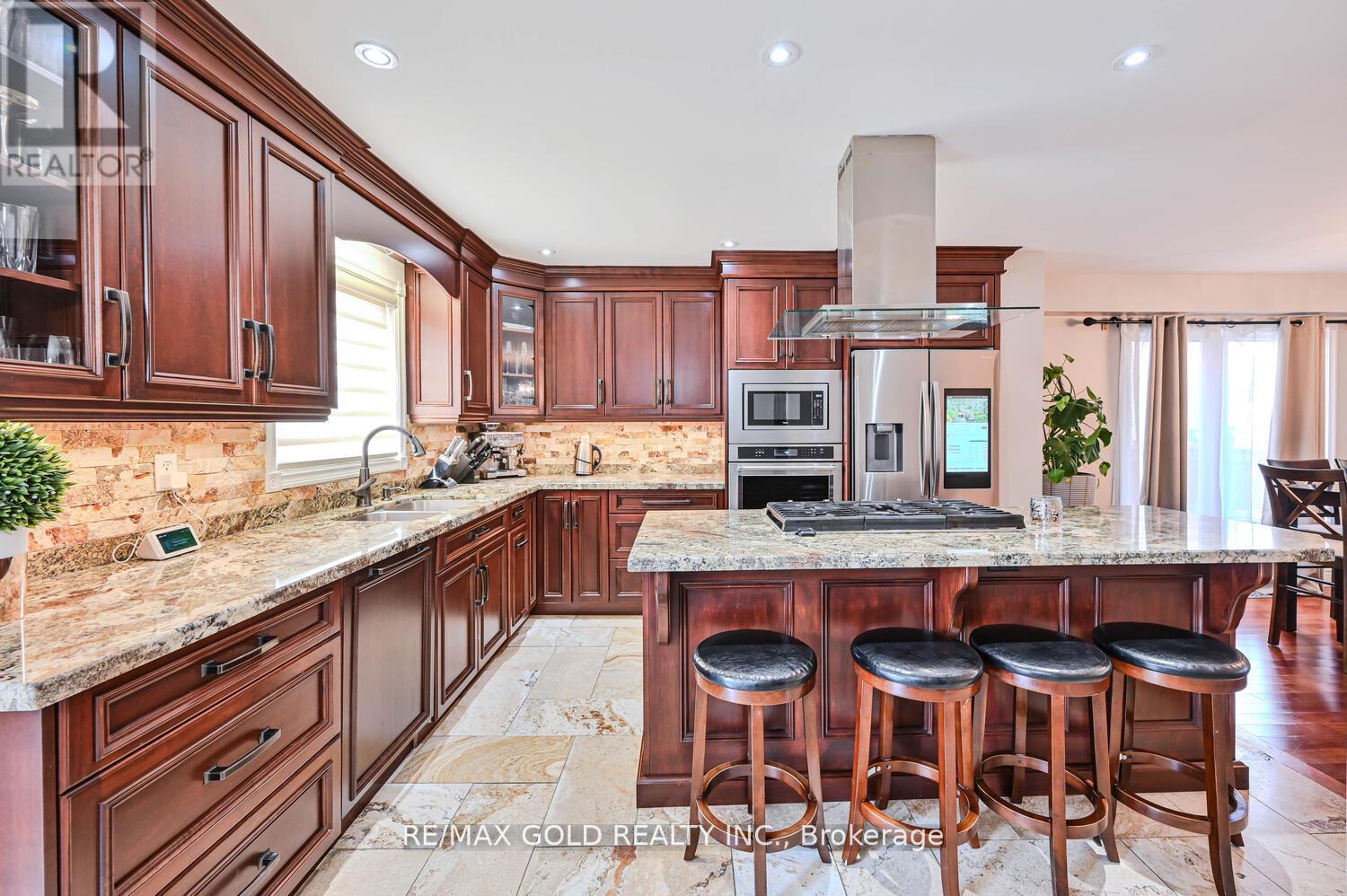 22 Strangway Court, Brampton, Ontario  L6Z 4L4 - Photo 10 - W12184888