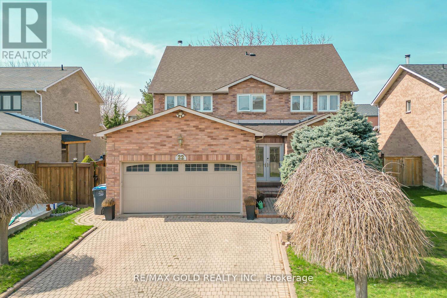 22 Strangway Court, Brampton, Ontario  L6Z 4L4 - Photo 2 - W12184888