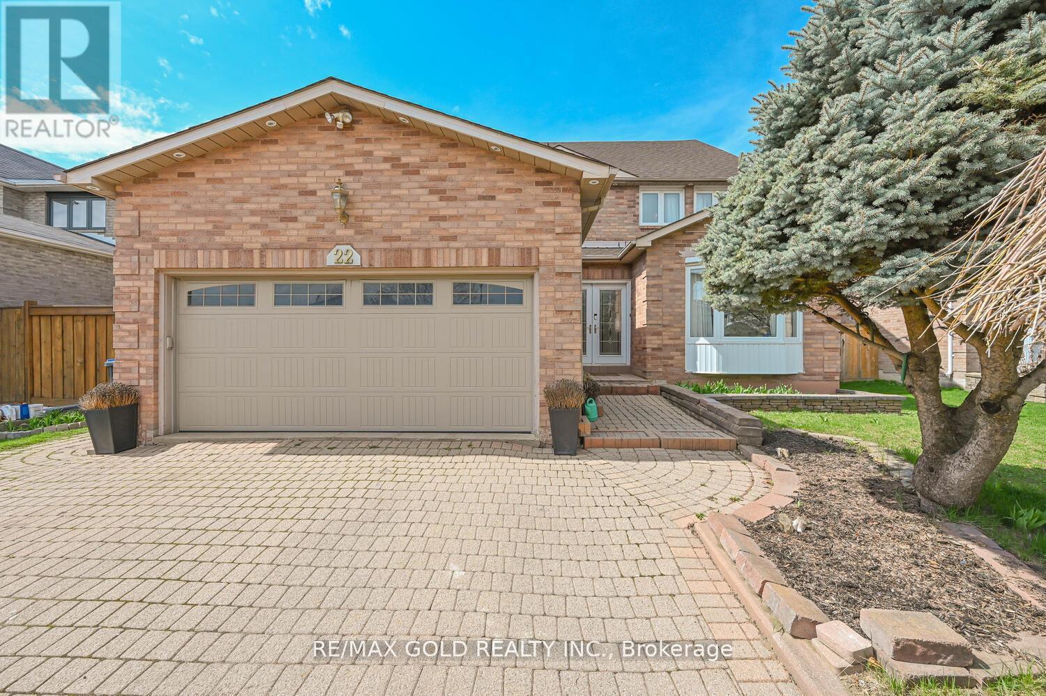 22 Strangway Court, Brampton, Ontario  L6Z 4L4 - Photo 3 - W12184888
