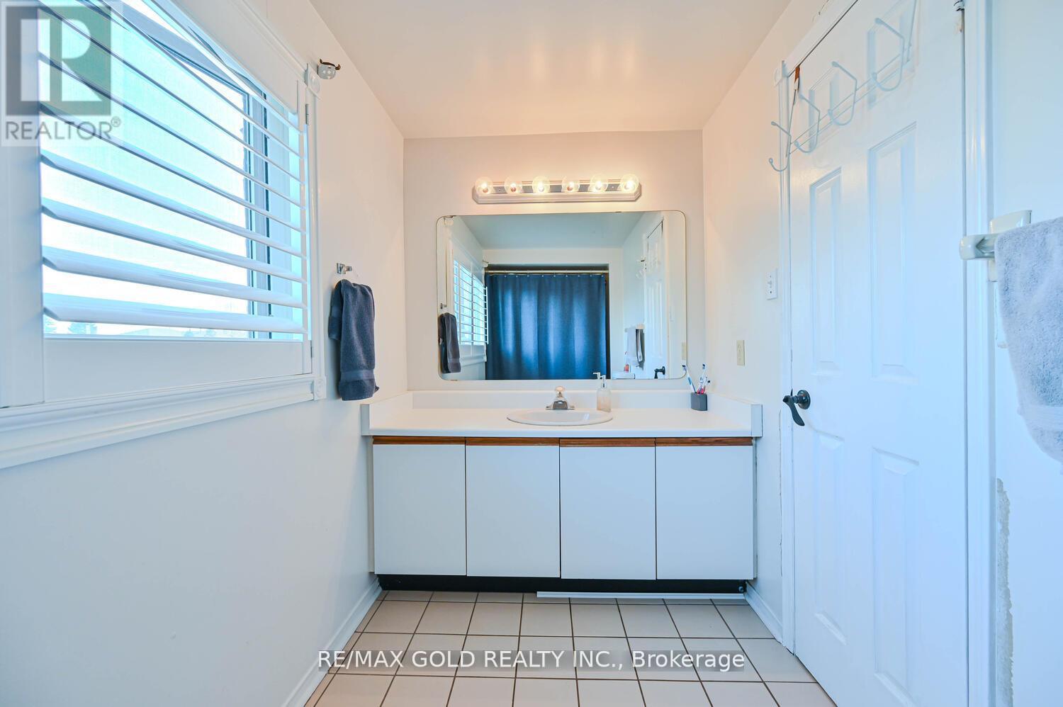 22 Strangway Court, Brampton, Ontario  L6Z 4L4 - Photo 36 - W12184888