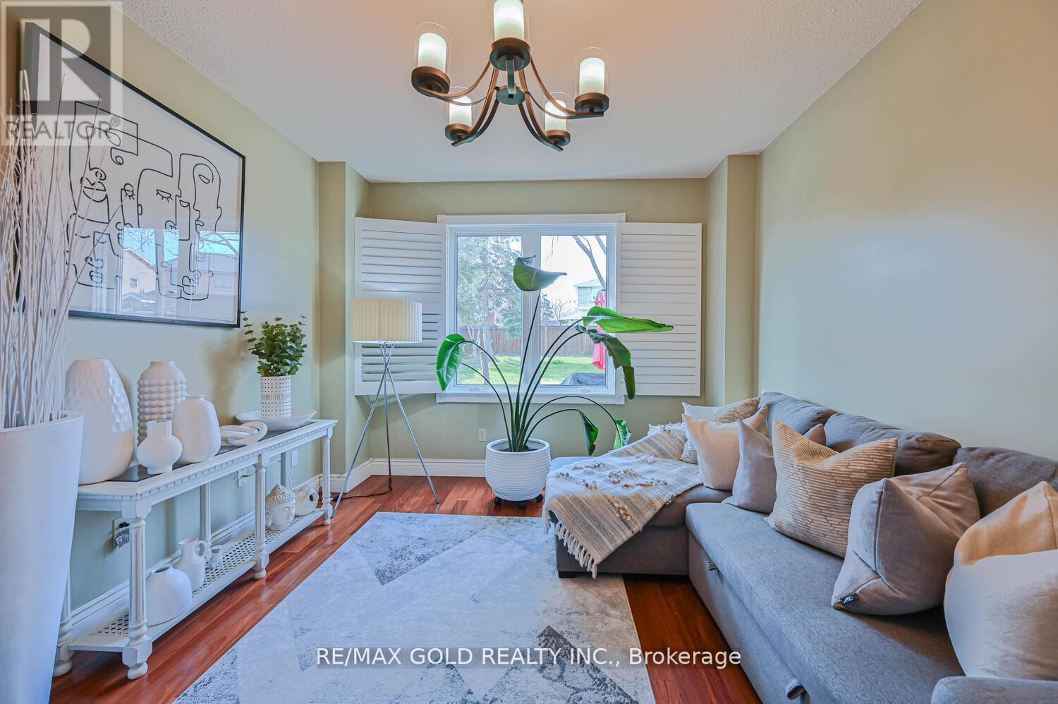 22 Strangway Court, Brampton, Ontario  L6Z 4L4 - Photo 8 - W12184888