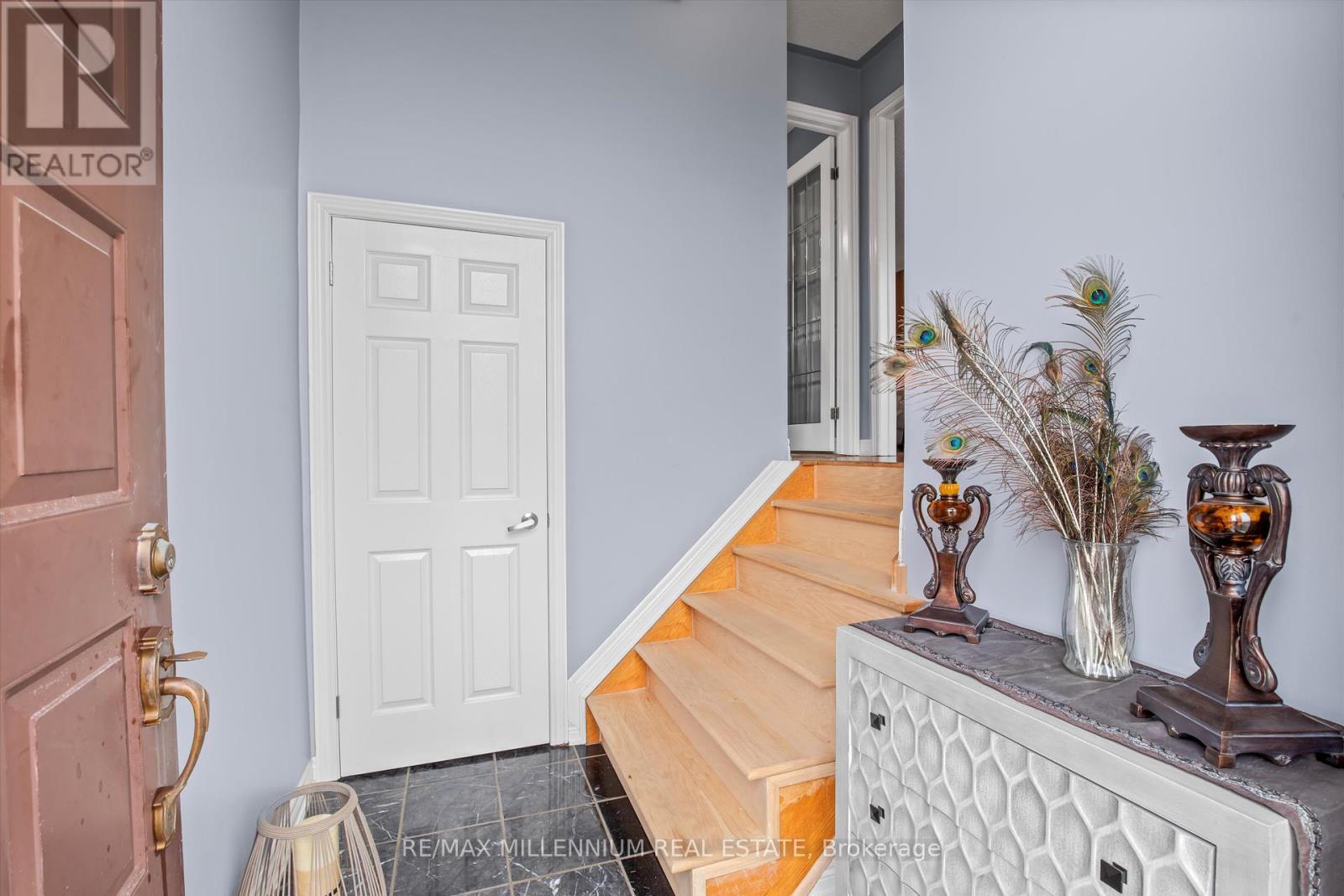 4 Martindale Crescent, Brampton, Ontario  L6X 2T9 - Photo 3 - W12184896