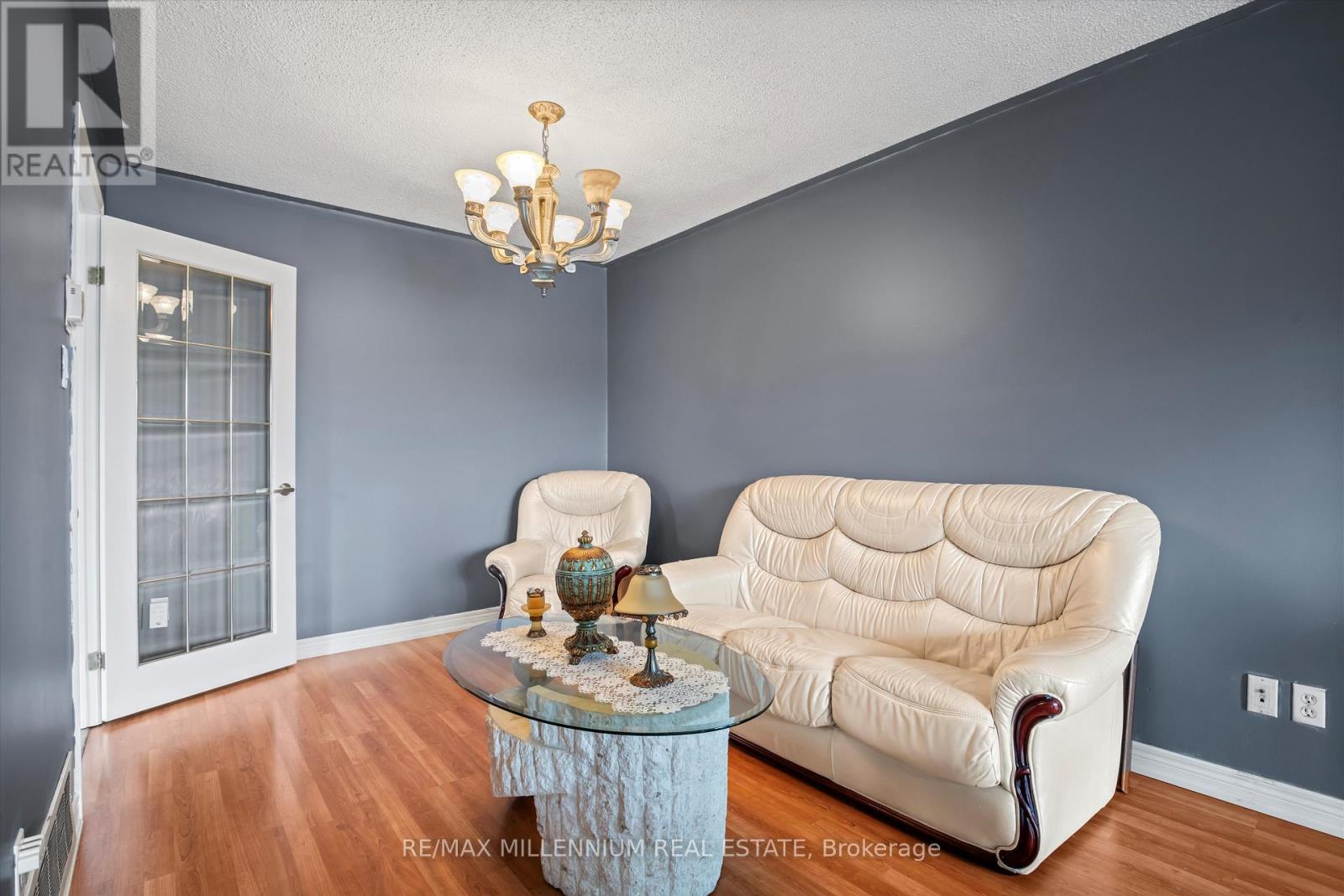 4 Martindale Crescent, Brampton, Ontario  L6X 2T9 - Photo 4 - W12184896