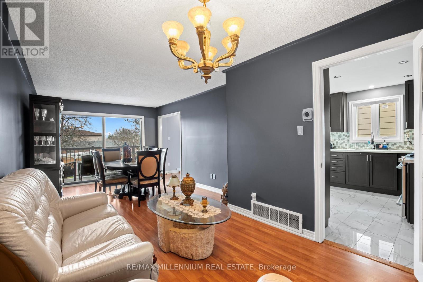 4 Martindale Crescent, Brampton, Ontario  L6X 2T9 - Photo 5 - W12184896