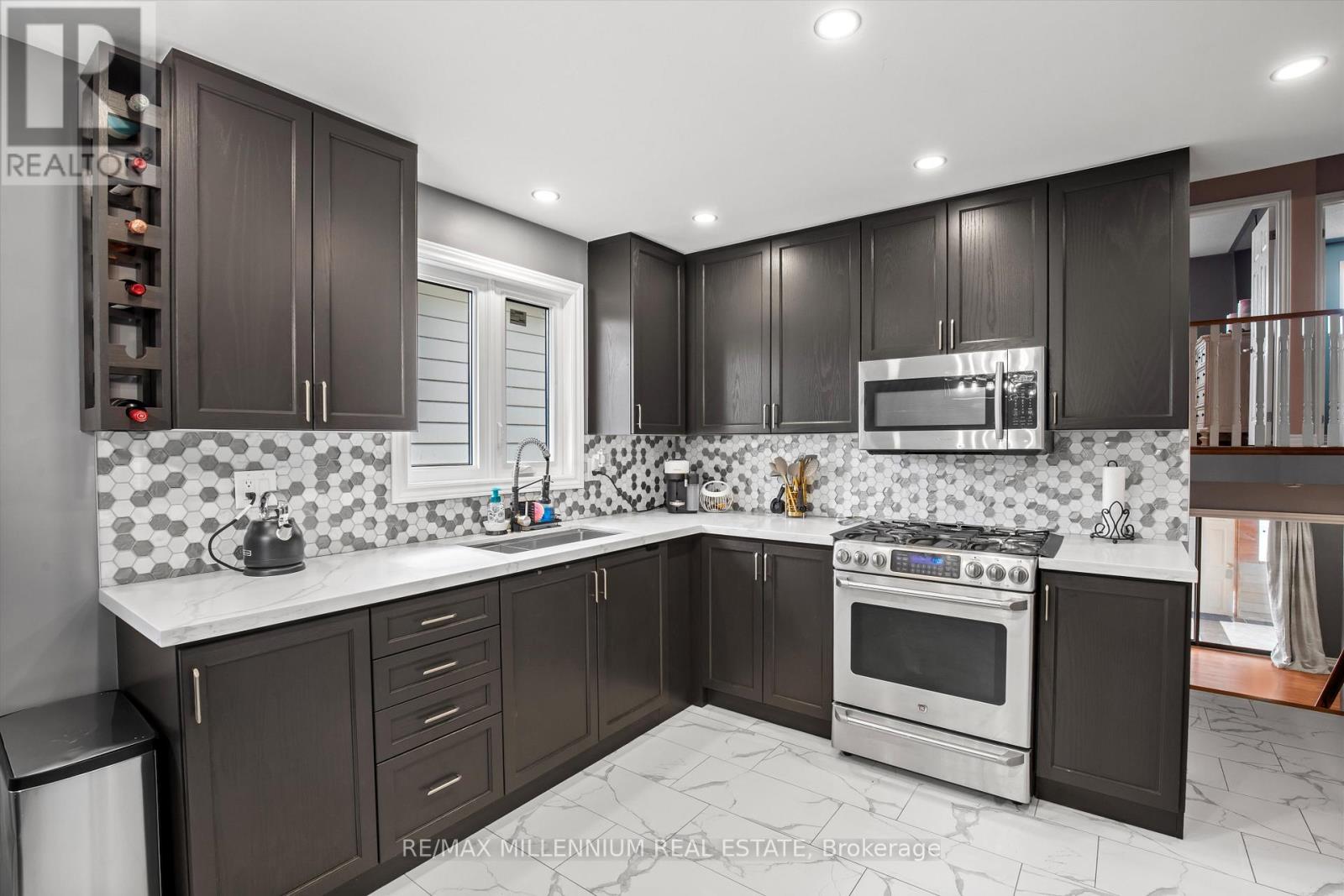 4 Martindale Crescent, Brampton, Ontario  L6X 2T9 - Photo 8 - W12184896