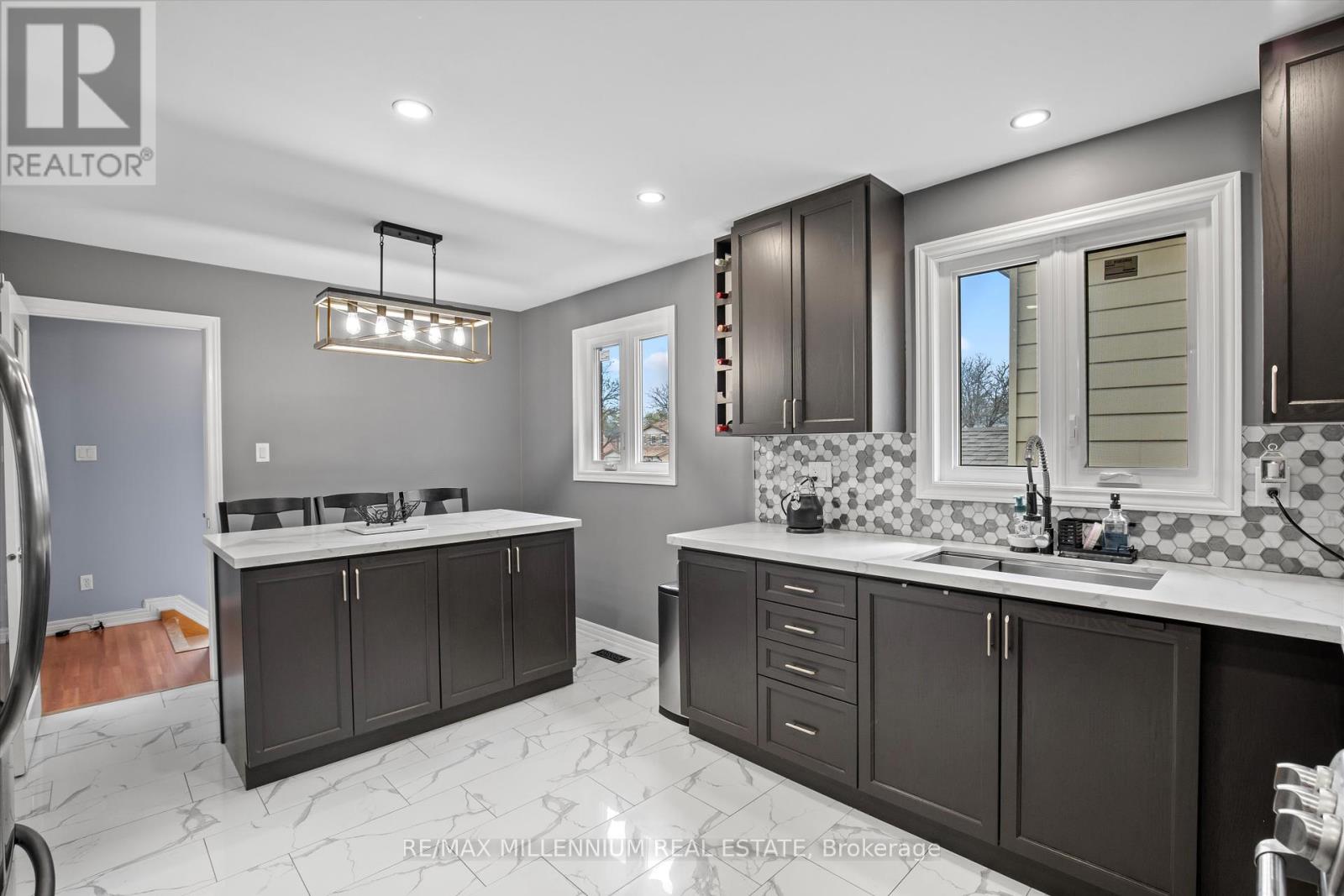 4 Martindale Crescent, Brampton, Ontario  L6X 2T9 - Photo 9 - W12184896