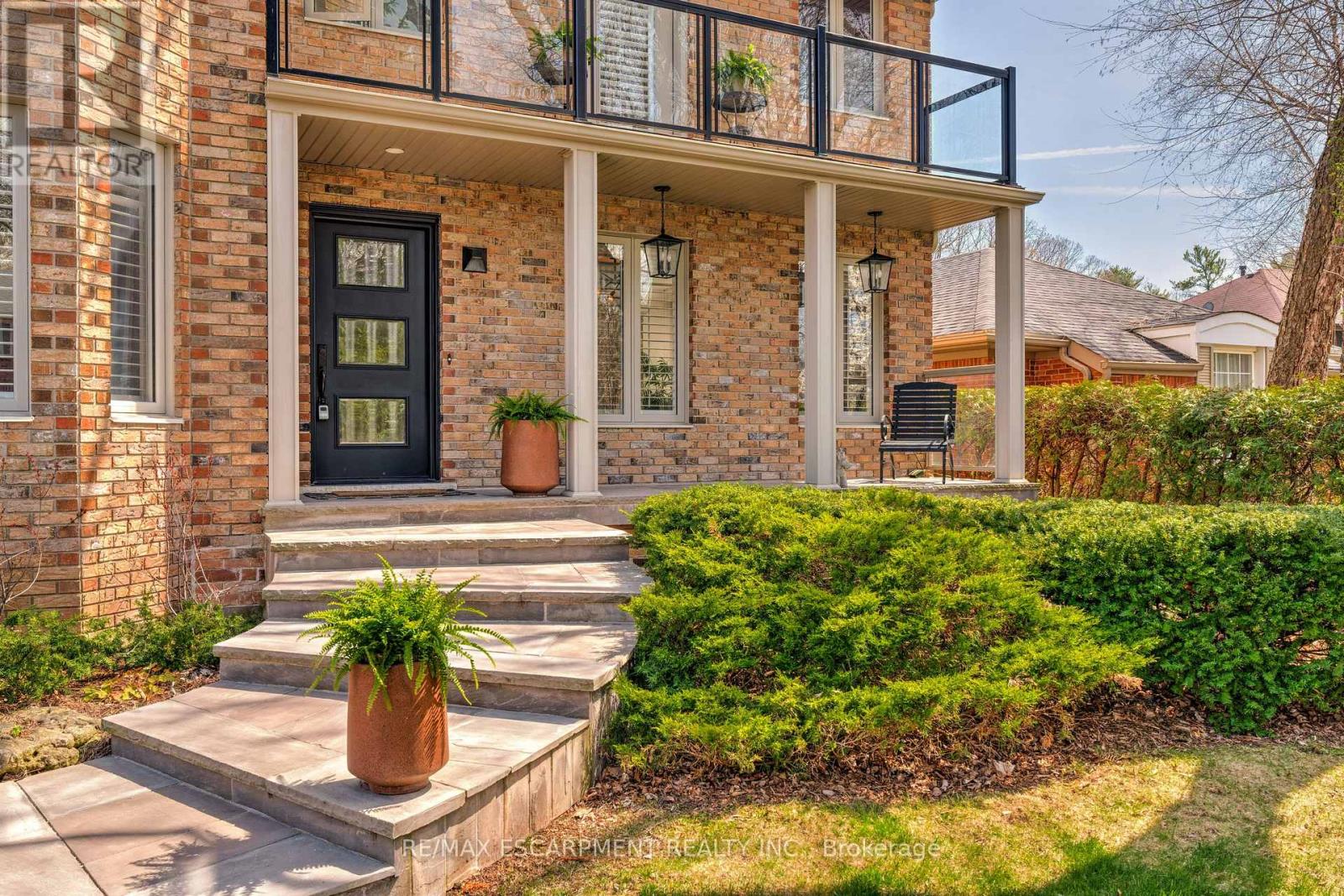 4302 Shoreacres Place, Burlington, Ontario  L7L 5N1 - Photo 2 - W12184914
