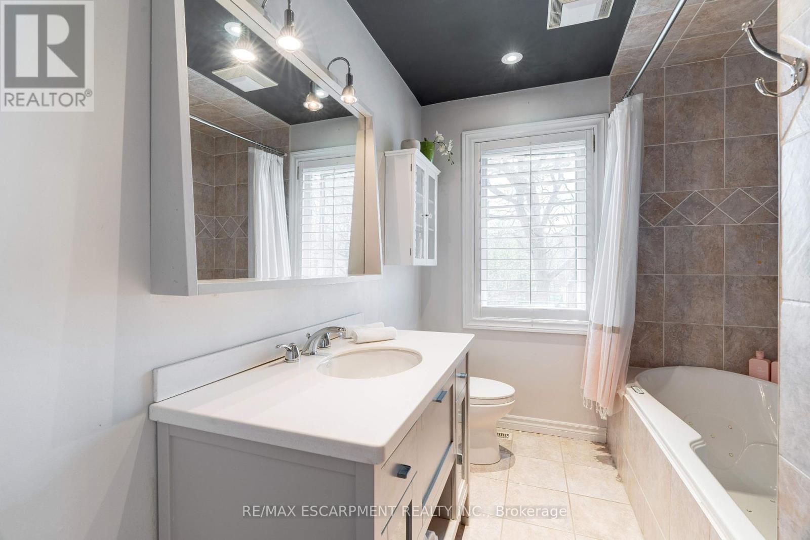 4302 Shoreacres Place, Burlington, Ontario  L7L 5N1 - Photo 25 - W12184914
