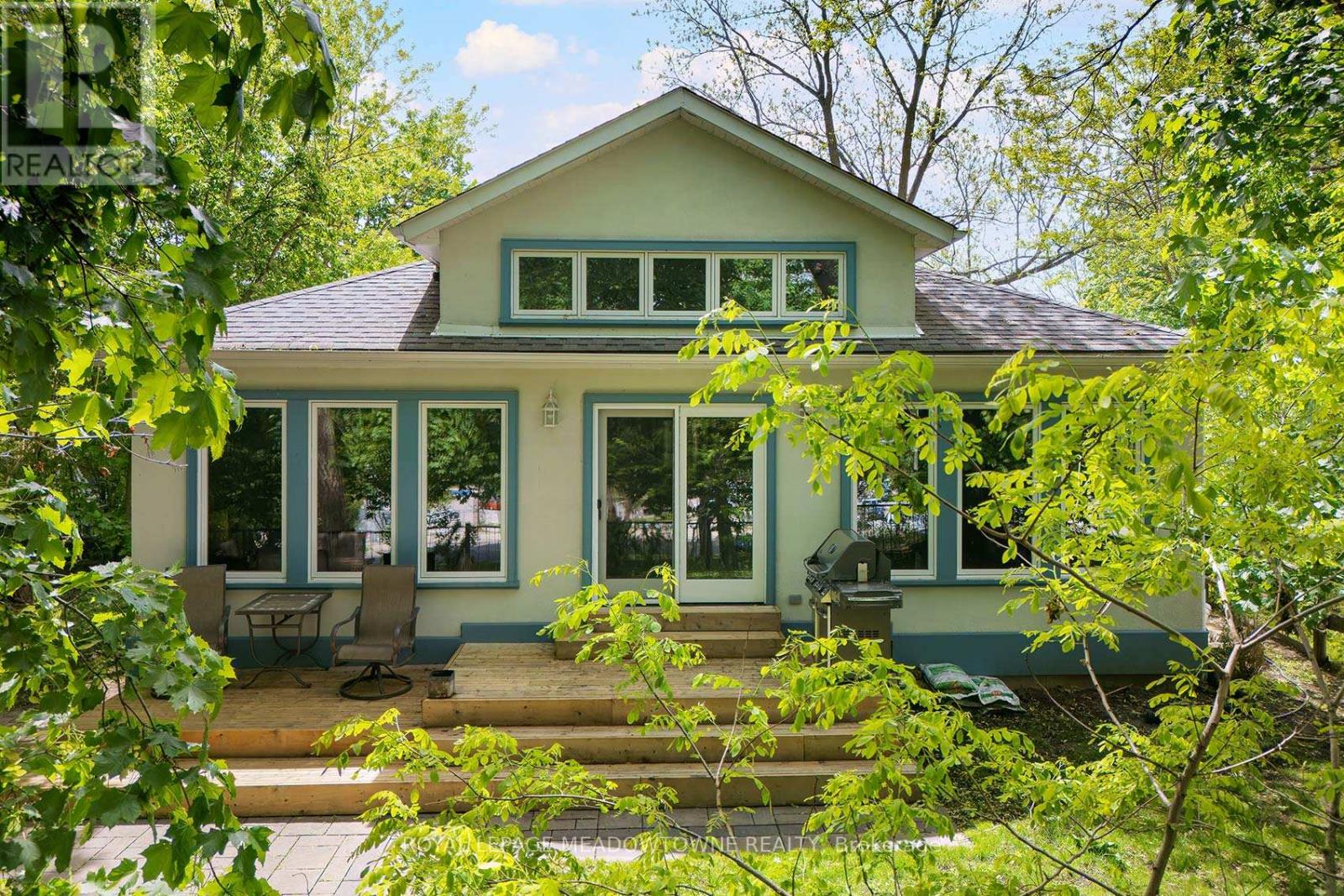 Property at 307 QUEEN STREET S image 2