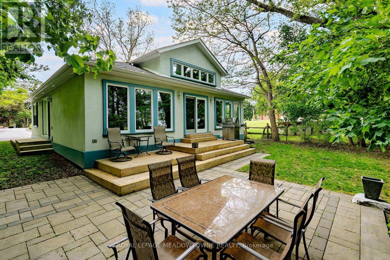 Property at 307 QUEEN STREET S image 3