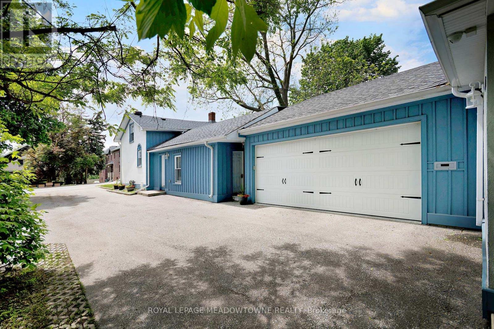 Property at 307 QUEEN STREET S image 4