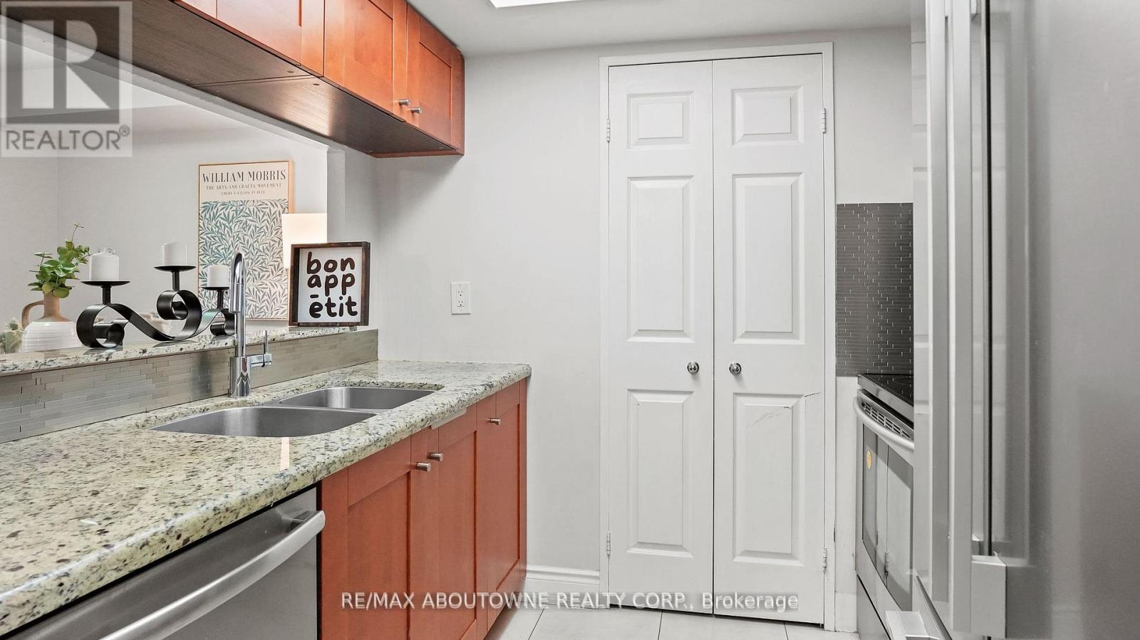 1801 - 285 Enfield Place, Mississauga, Ontario  L5B 3Y6 - Photo 23 - W12184932