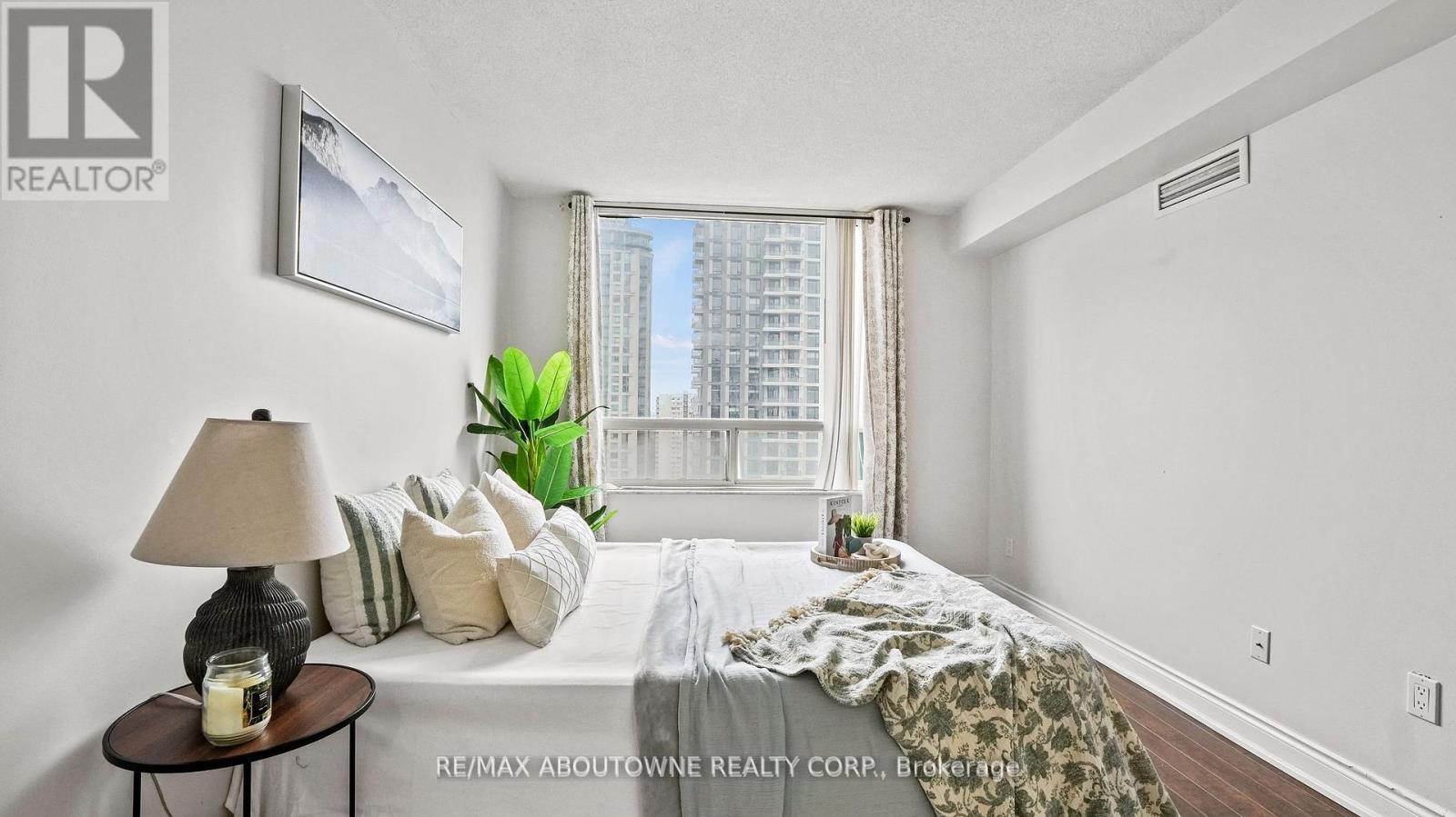 1801 - 285 Enfield Place, Mississauga, Ontario  L5B 3Y6 - Photo 30 - W12184932