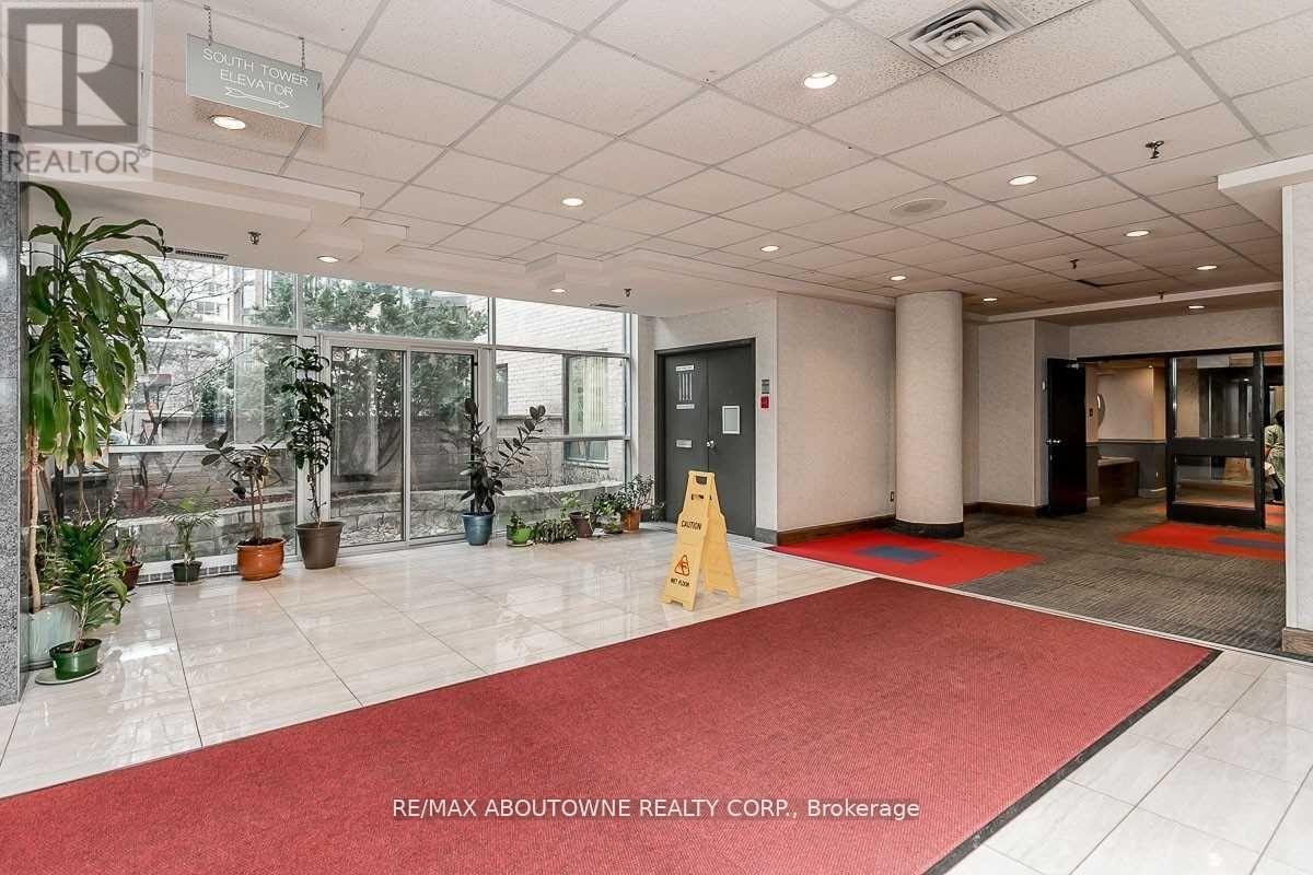 1801 - 285 Enfield Place, Mississauga, Ontario  L5B 3Y6 - Photo 4 - W12184932