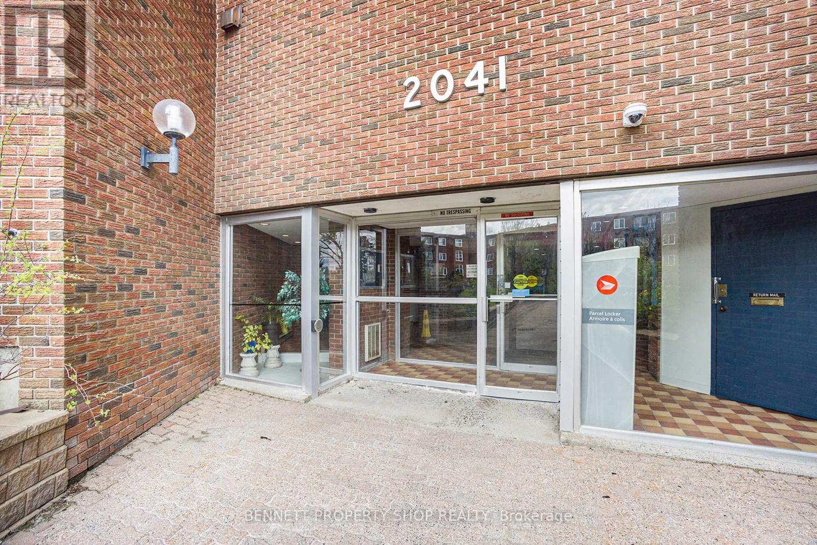 Property at 206 - 2041 ARROWSMITH DRIVE image 3