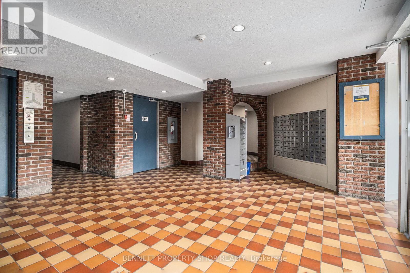 Property at 206 - 2041 ARROWSMITH DRIVE image 5