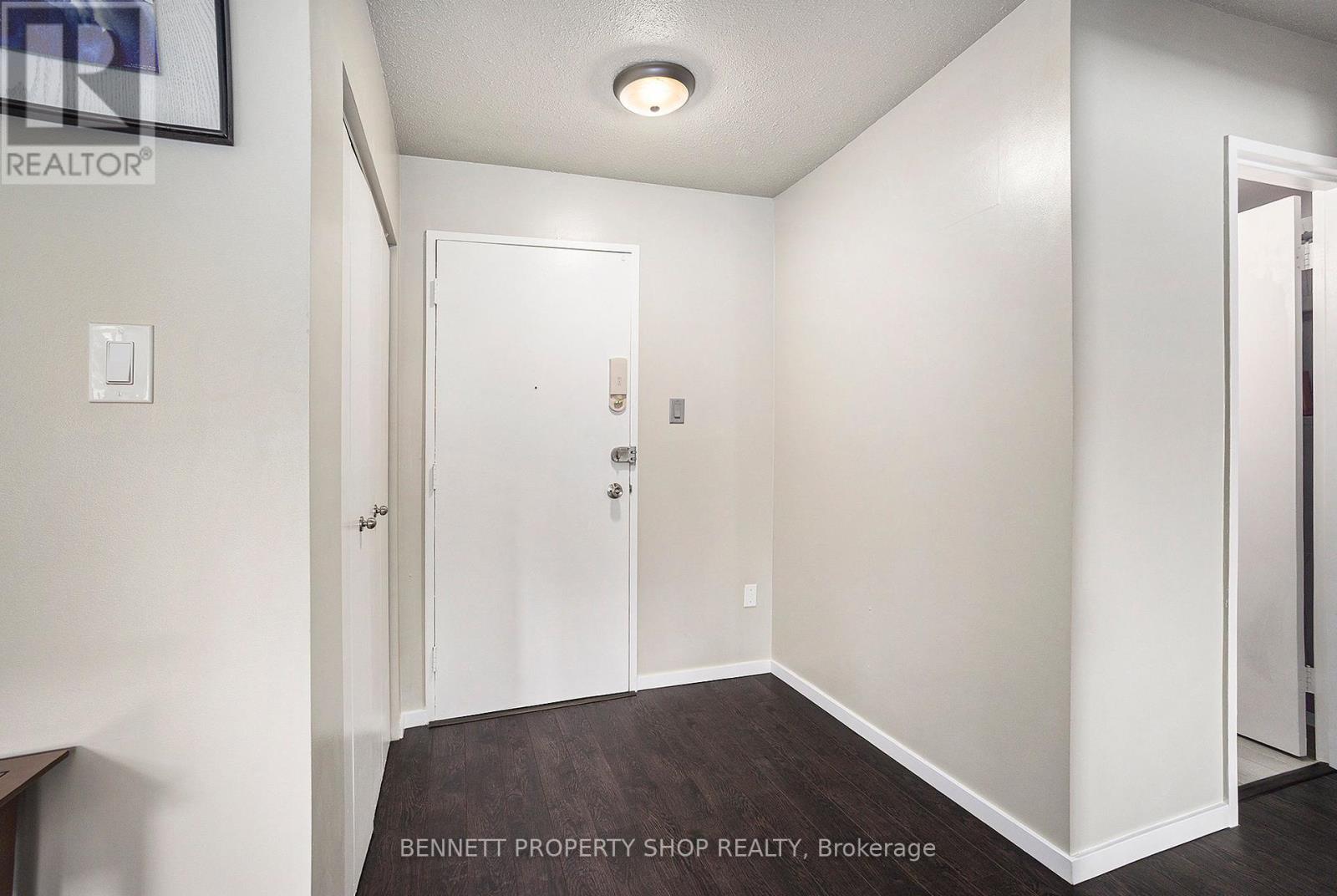 206 - 2041 Arrowsmith Drive, Ottawa, Ontario  K1J 7V7 - Photo 5 - X12160095