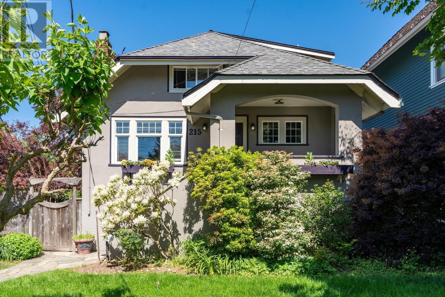 215 3rd Avenue, New Westminster, British Columbia  V3L 1L9 - Photo 3 - R3009183