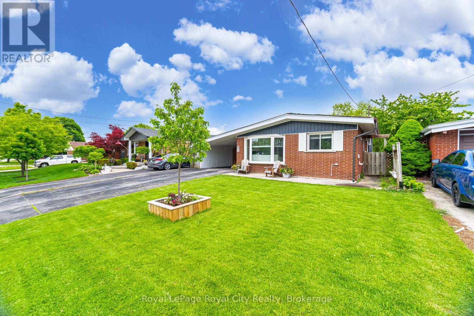 61 Lawfield Drive, Hamilton, Ontario  L8V 4C6 - Photo 2 - X12185011