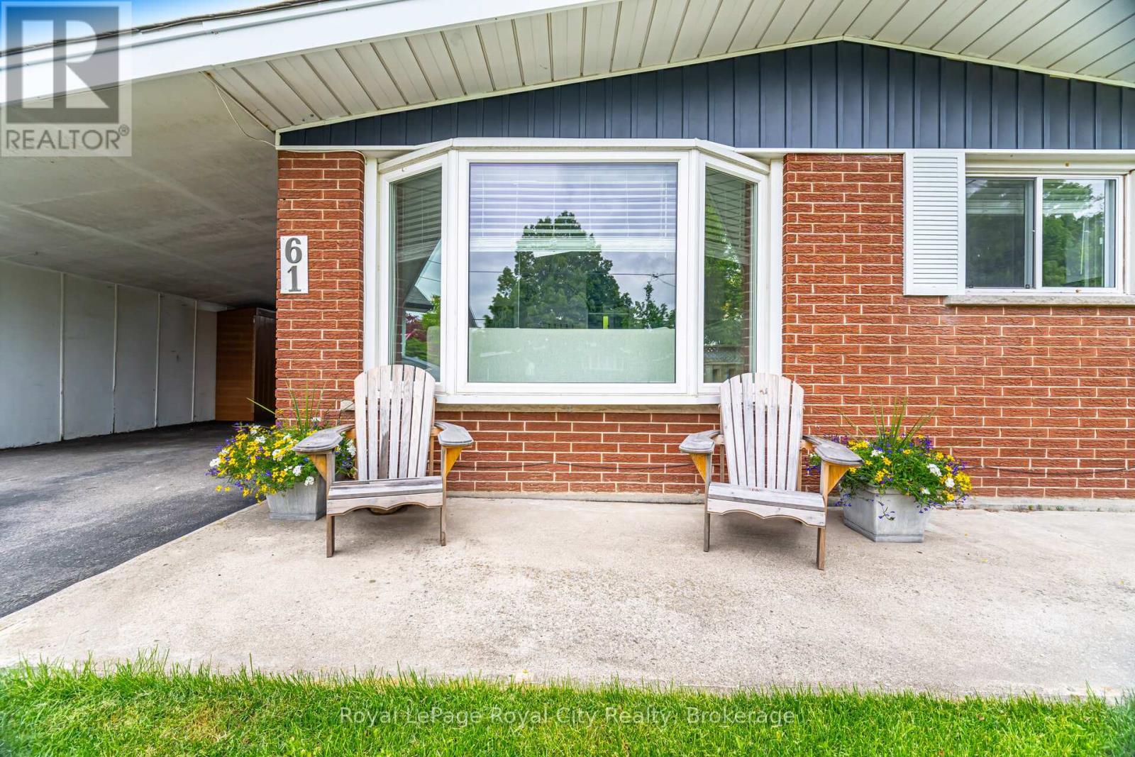 61 Lawfield Drive, Hamilton, Ontario  L8V 4C6 - Photo 3 - X12185011