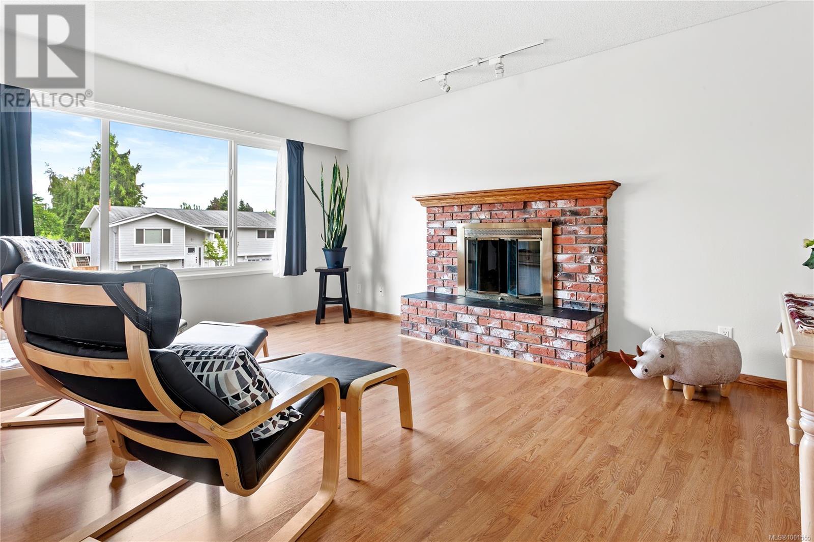 Property at 4378 Fieldmont Pl image 3