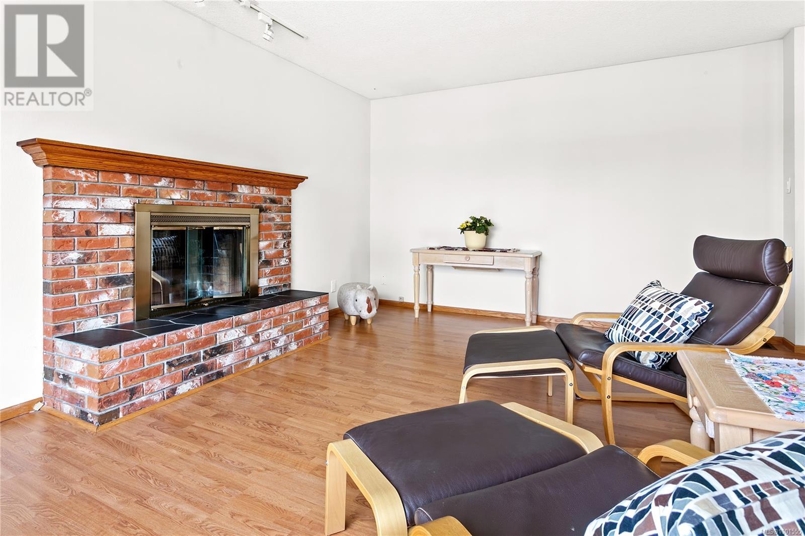 Property at 4378 Fieldmont Pl image 4
