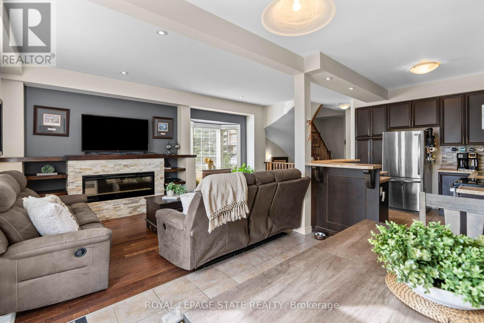 27 Marina Point Crescent, Hamilton, Ontario  L8E 0E4 - Photo 11 - X12184814