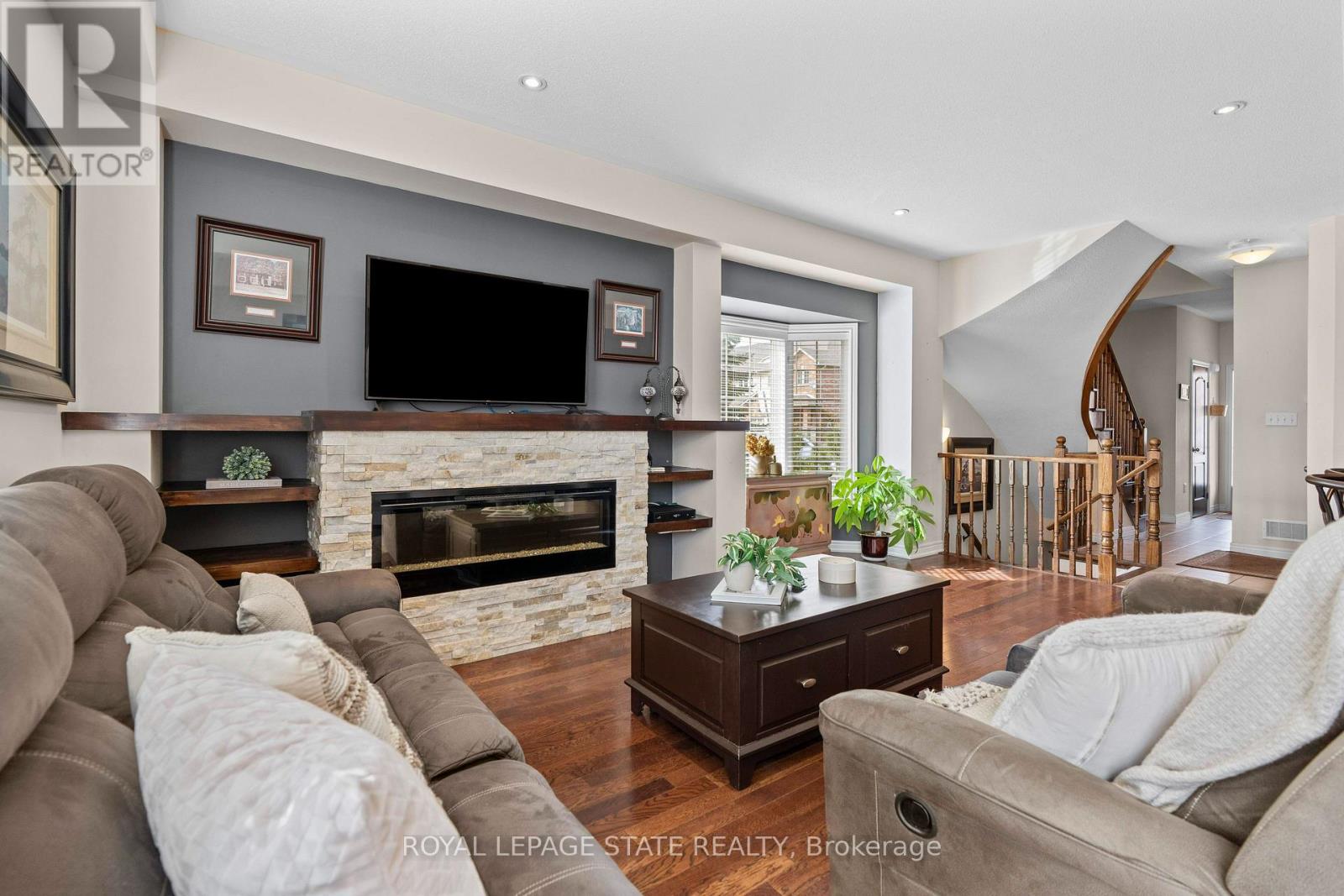 27 Marina Point Crescent, Hamilton, Ontario  L8E 0E4 - Photo 12 - X12184814