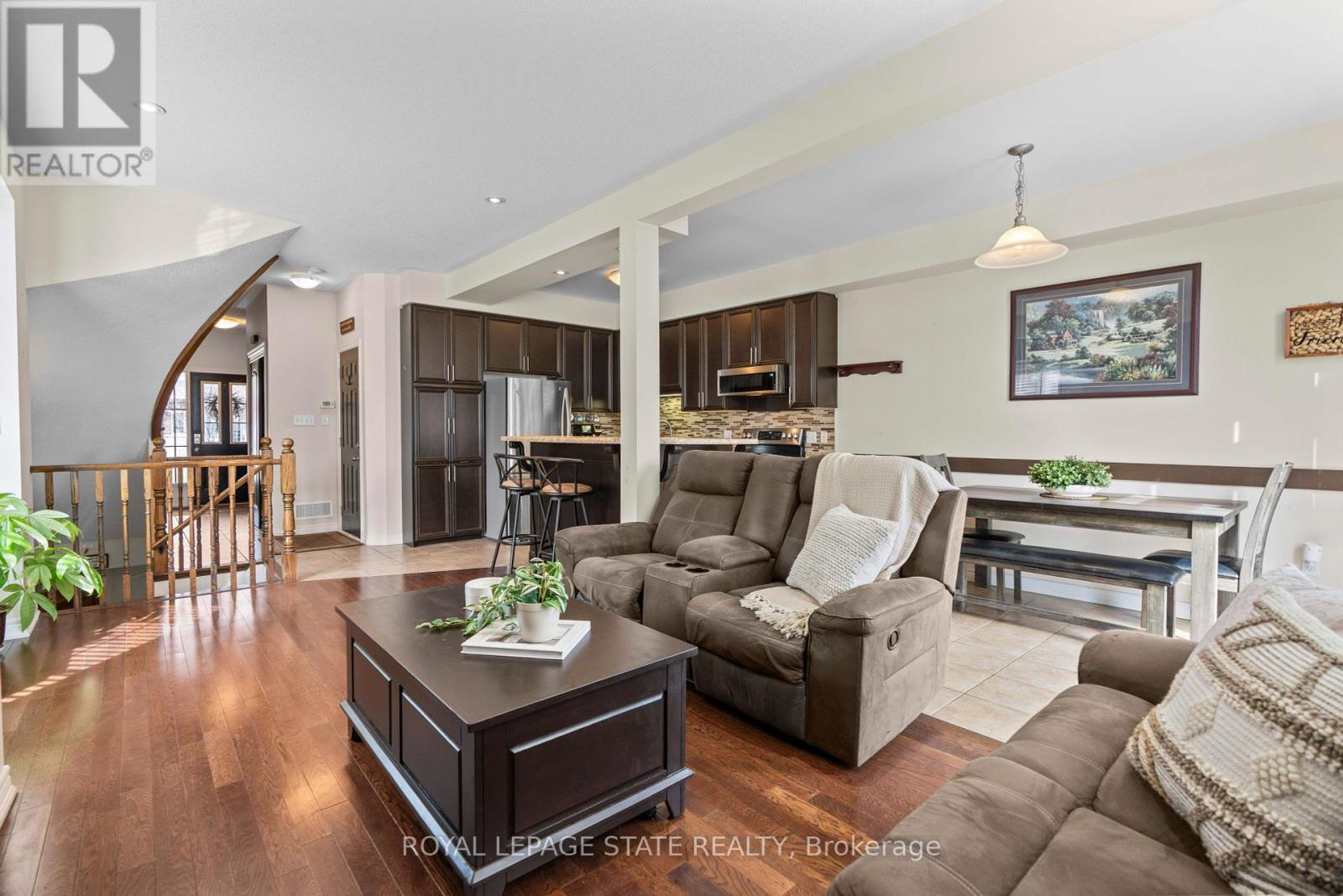 27 Marina Point Crescent, Hamilton, Ontario  L8E 0E4 - Photo 13 - X12184814
