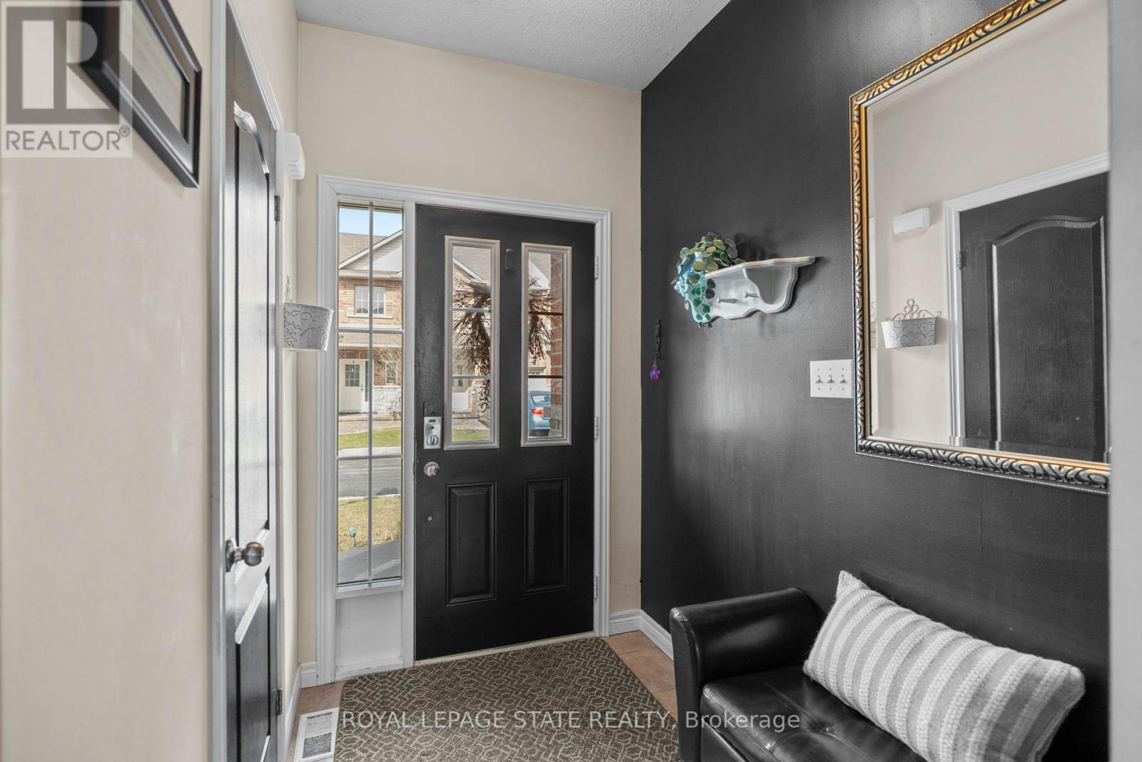 27 Marina Point Crescent, Hamilton, Ontario  L8E 0E4 - Photo 2 - X12184814