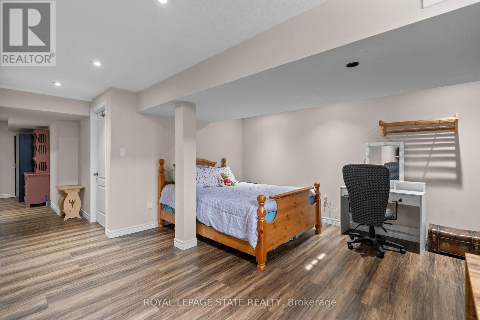 27 Marina Point Crescent, Hamilton, Ontario  L8E 0E4 - Photo 24 - X12184814