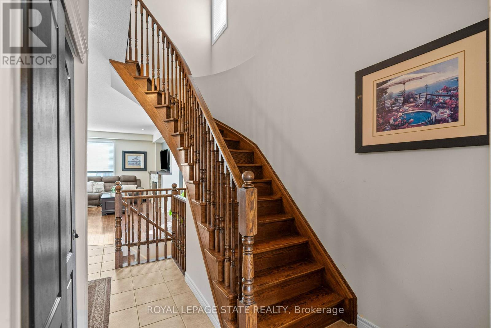 27 Marina Point Crescent, Hamilton, Ontario  L8E 0E4 - Photo 3 - X12184814