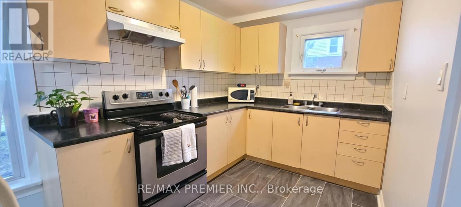 4752 Crawford Place, Niagara Falls (Downtown), Ontario  L2E 1Z2 - Photo 3 - X12184919