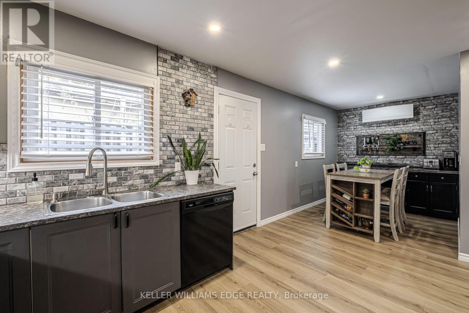 156 Brock Street, Brantford, Ontario  N3S 5W1 - Photo 6 - X12184954