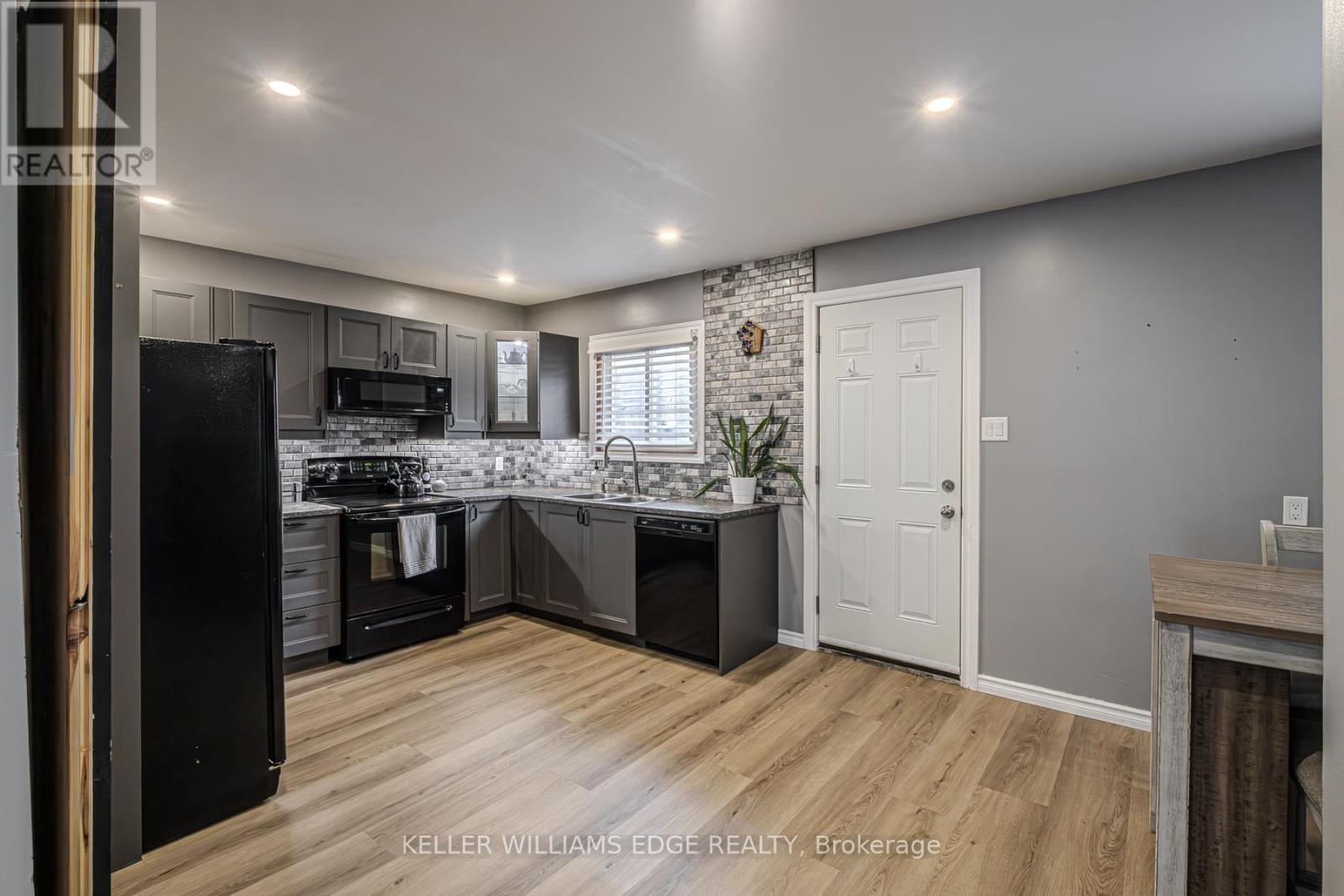 156 Brock Street, Brantford, Ontario  N3S 5W1 - Photo 9 - X12184954