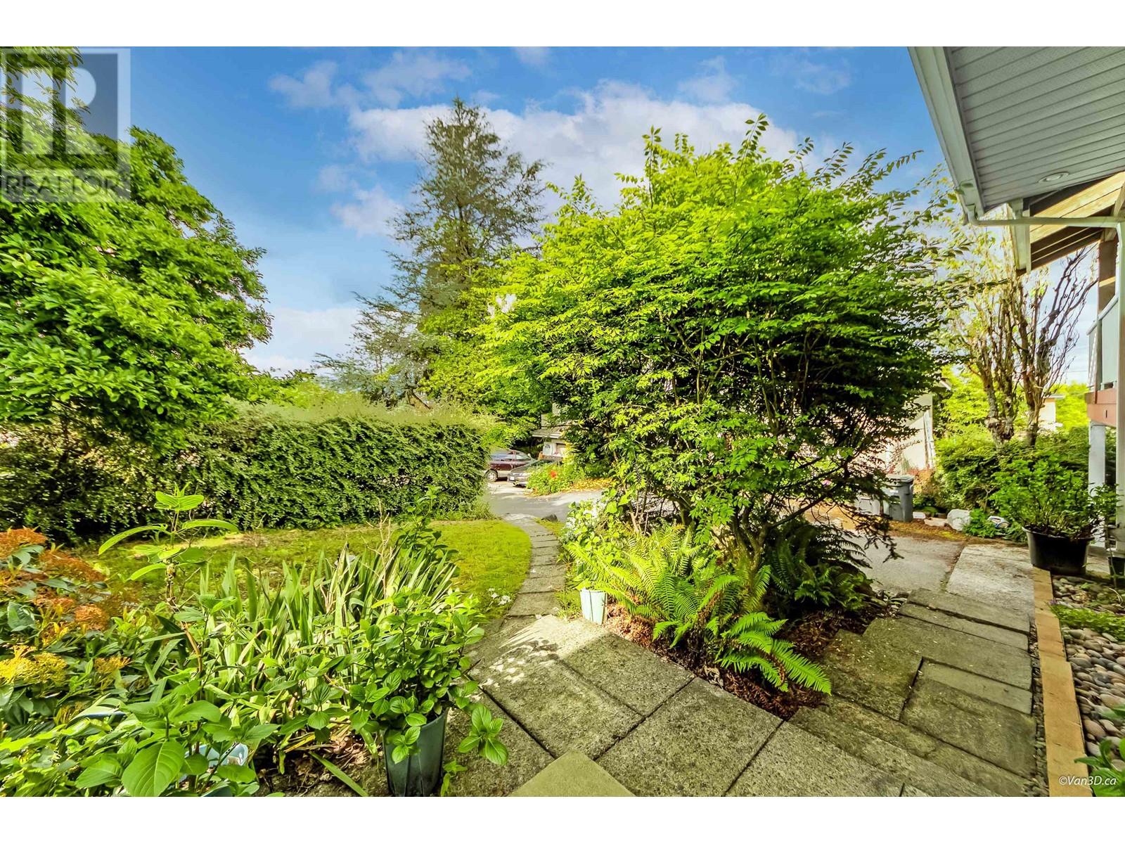 4872 Gilpin Court, Burnaby, British Columbia  V5G 3A3 - Photo 10 - R3005830