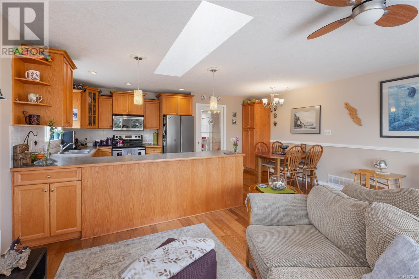 Property at 5229 Fox Pl image 2