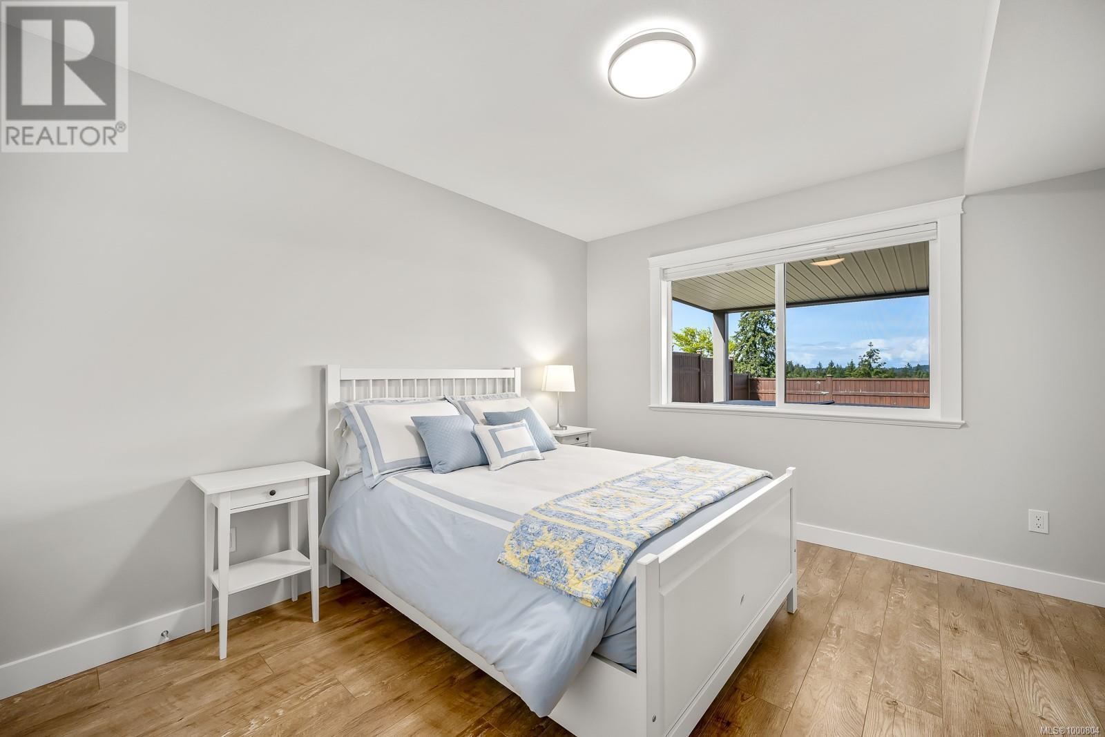 Property at 4124 Chancellor Cres image 4