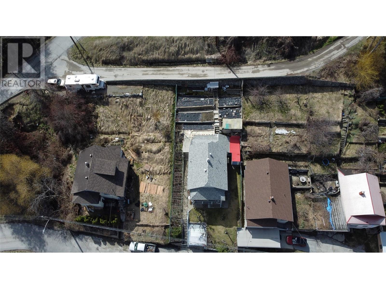 Property at 1472 LOOKOUT Street image 3