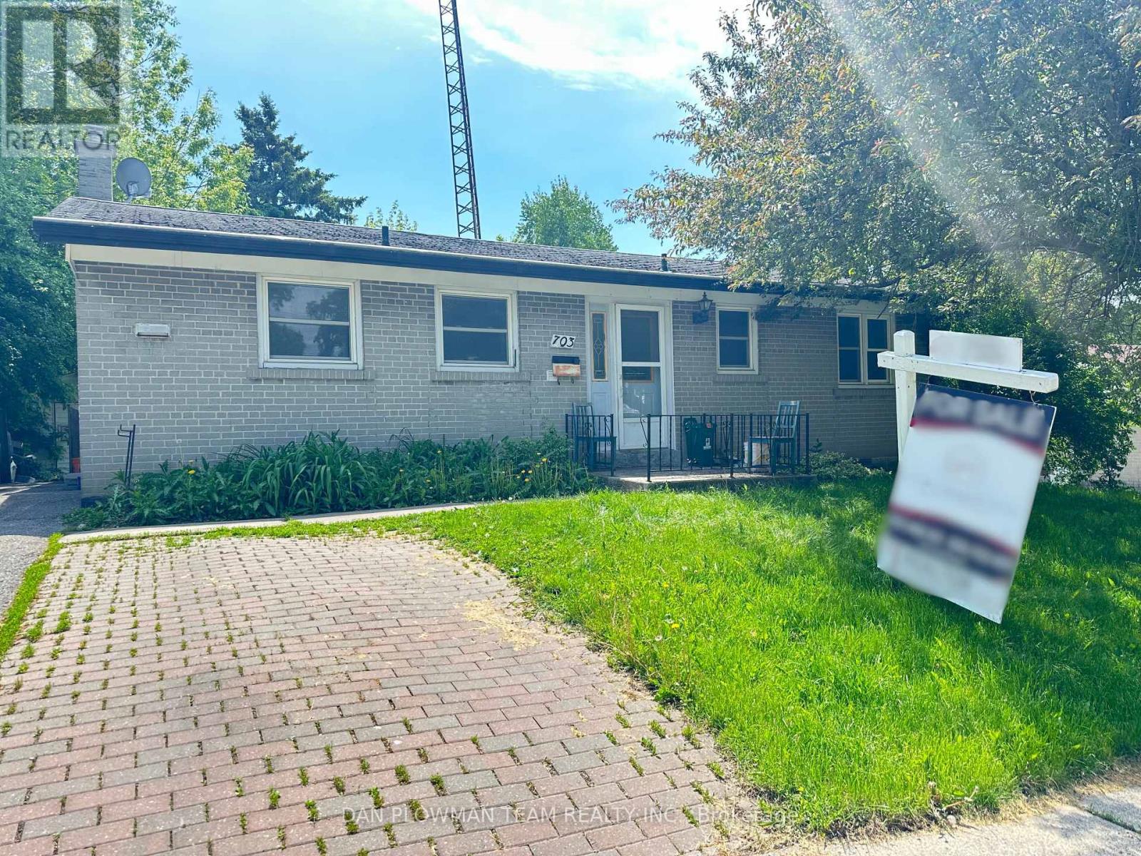 703 CLARENCE DRIVE, Whitby, Ontario