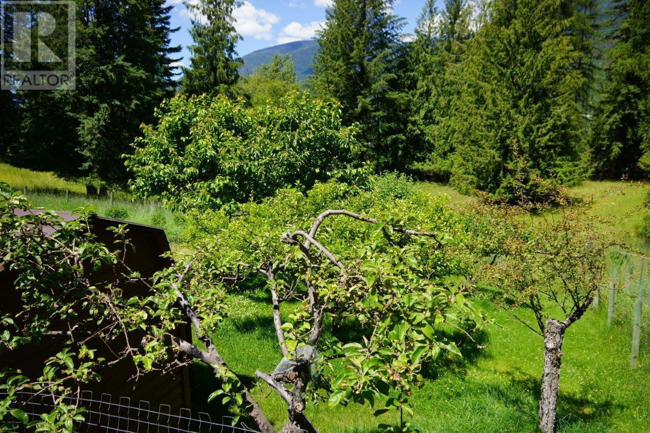 7047 Harrop-Procter Road, Harrop, BC V1L6R3