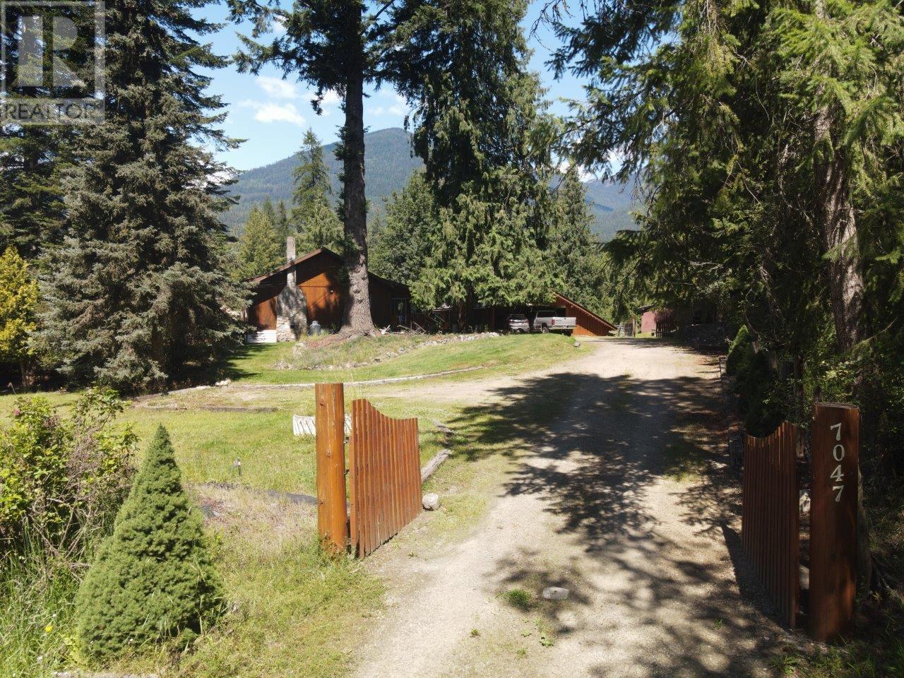 7047 Harrop-Procter Road, Harrop, British Columbia  V1L 6R3 - Photo 10 - 10346019