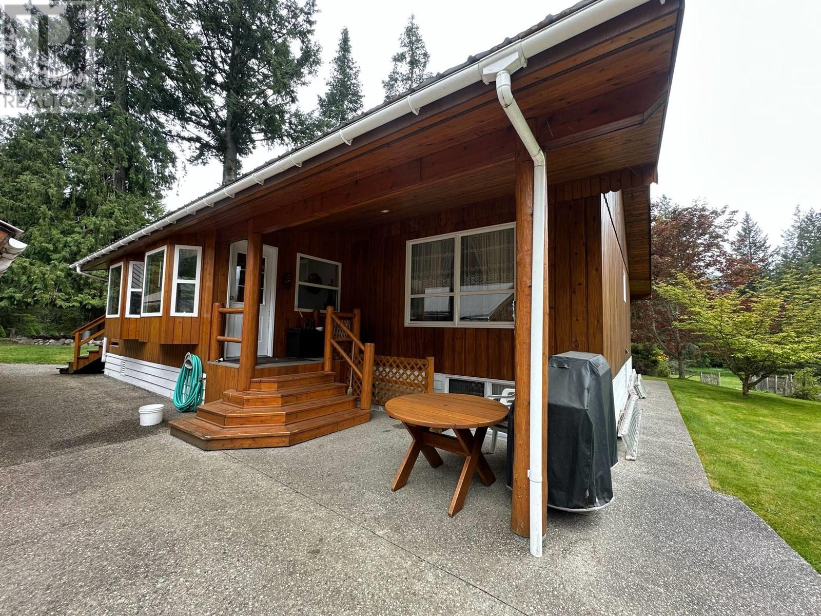 7047 Harrop-Procter Road, Harrop, BC V1L6R3