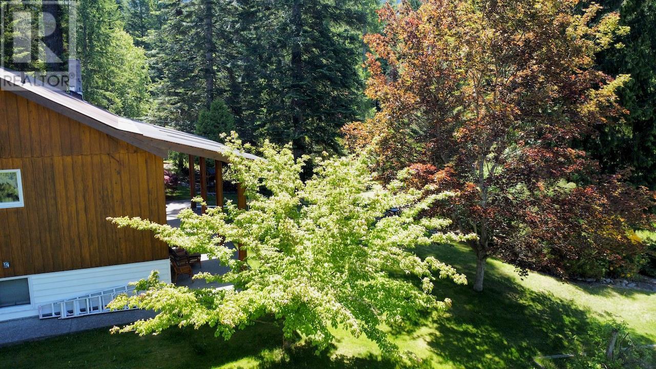 7047 Harrop-Procter Road, Harrop, BC V1L6R3