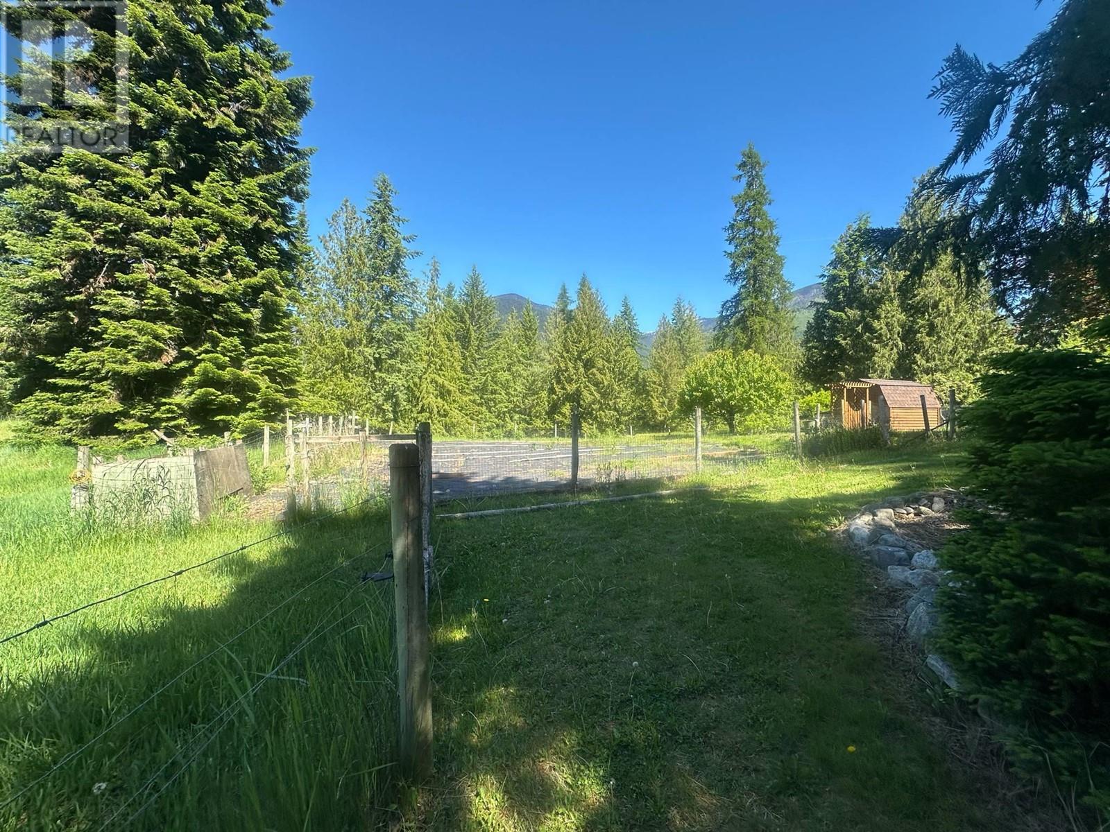 7047 Harrop-Procter Road, Harrop, BC V1L6R3