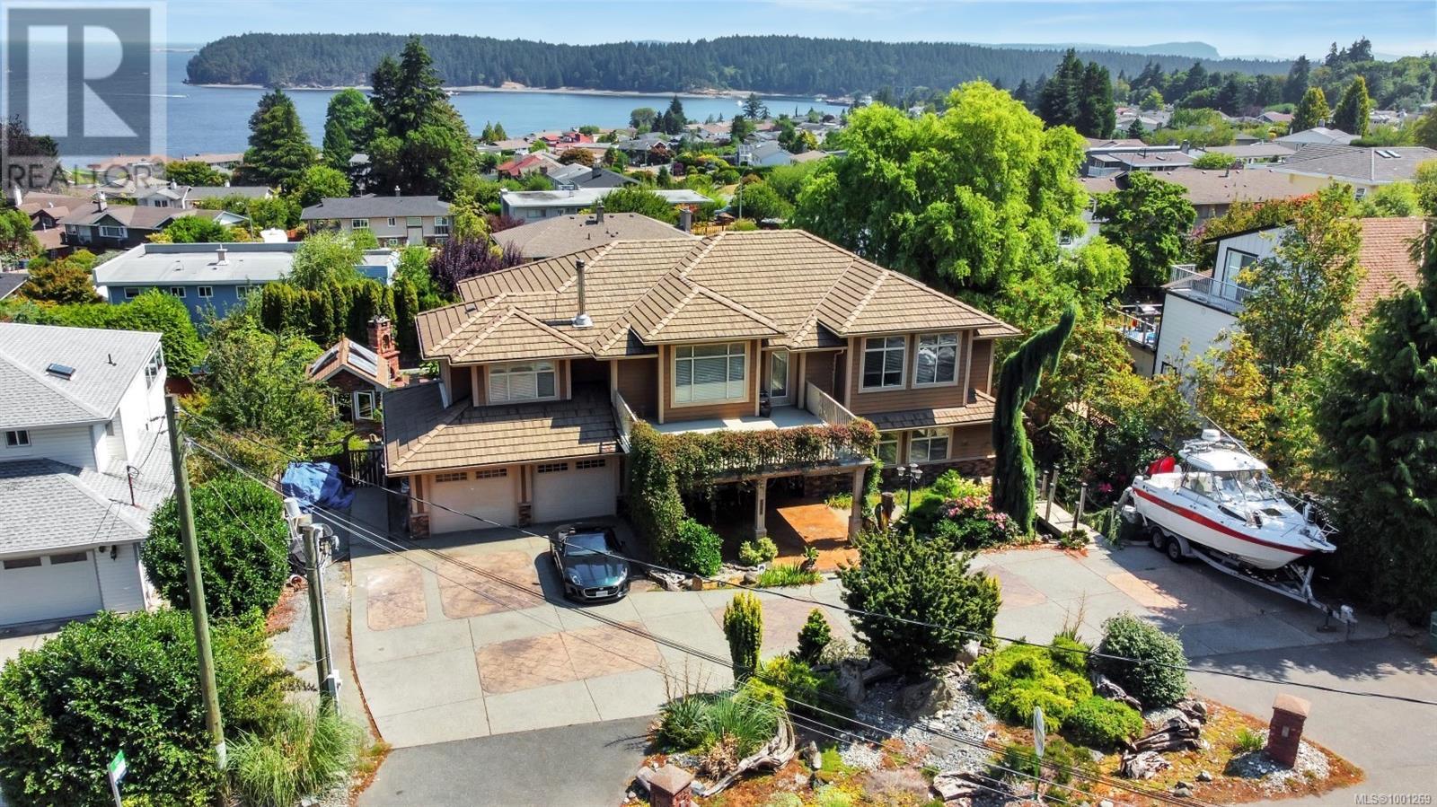 Property at 2406 Departure Bay Rd image 2