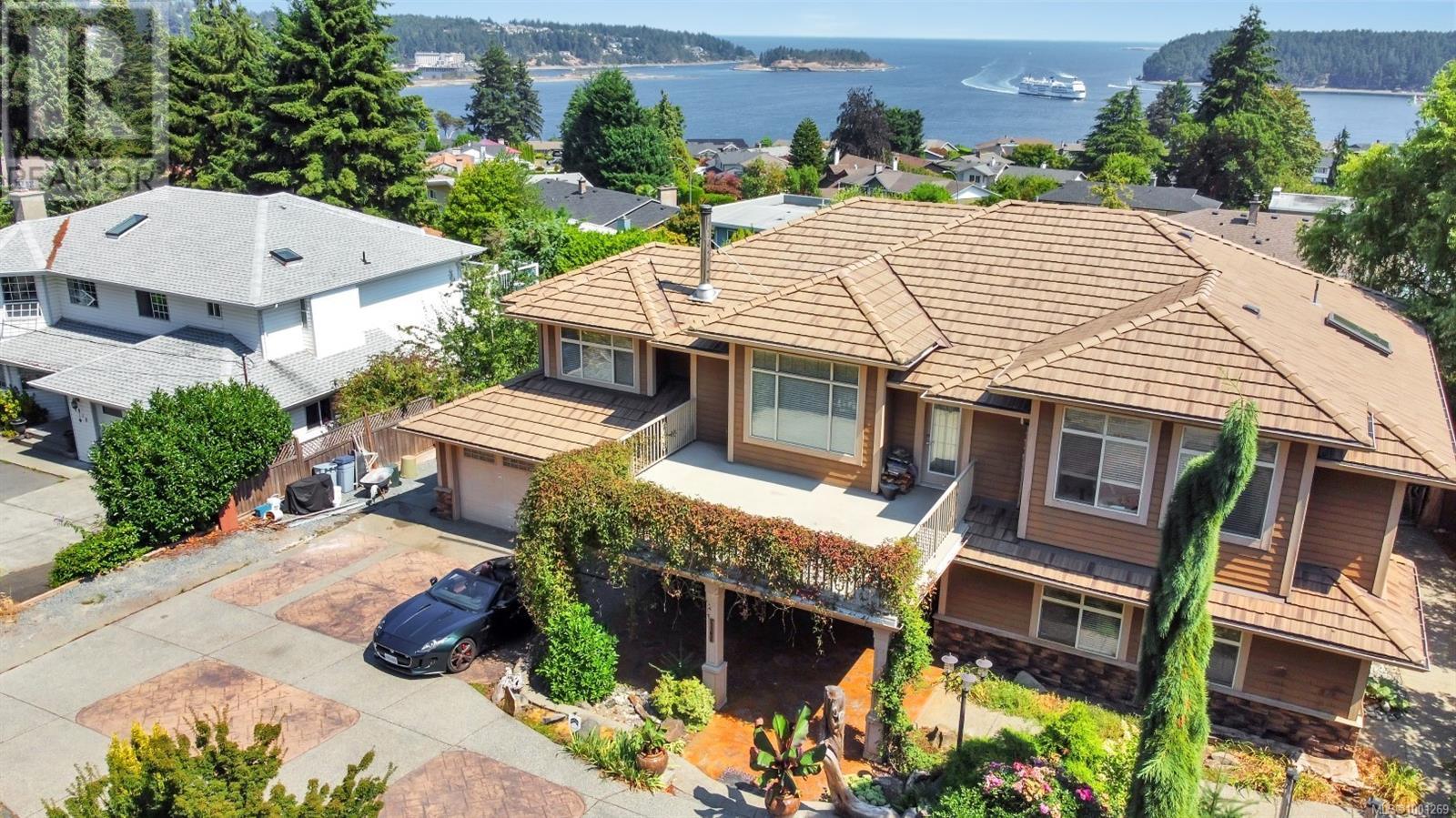 Property at 2406 Departure Bay Rd image 3