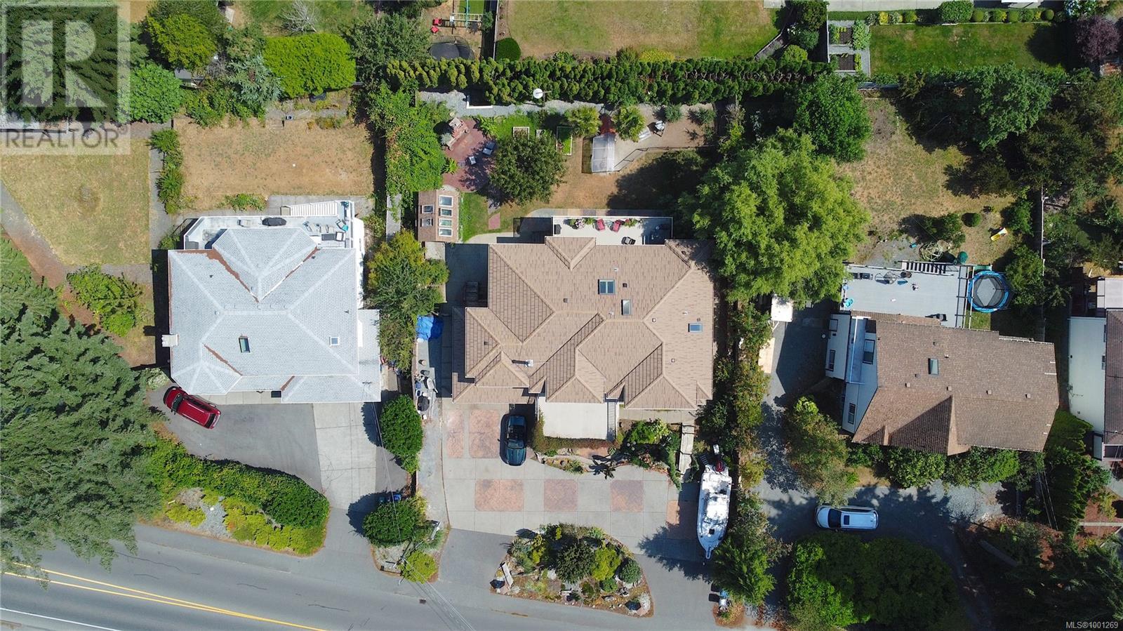 Property at 2406 Departure Bay Rd image 5