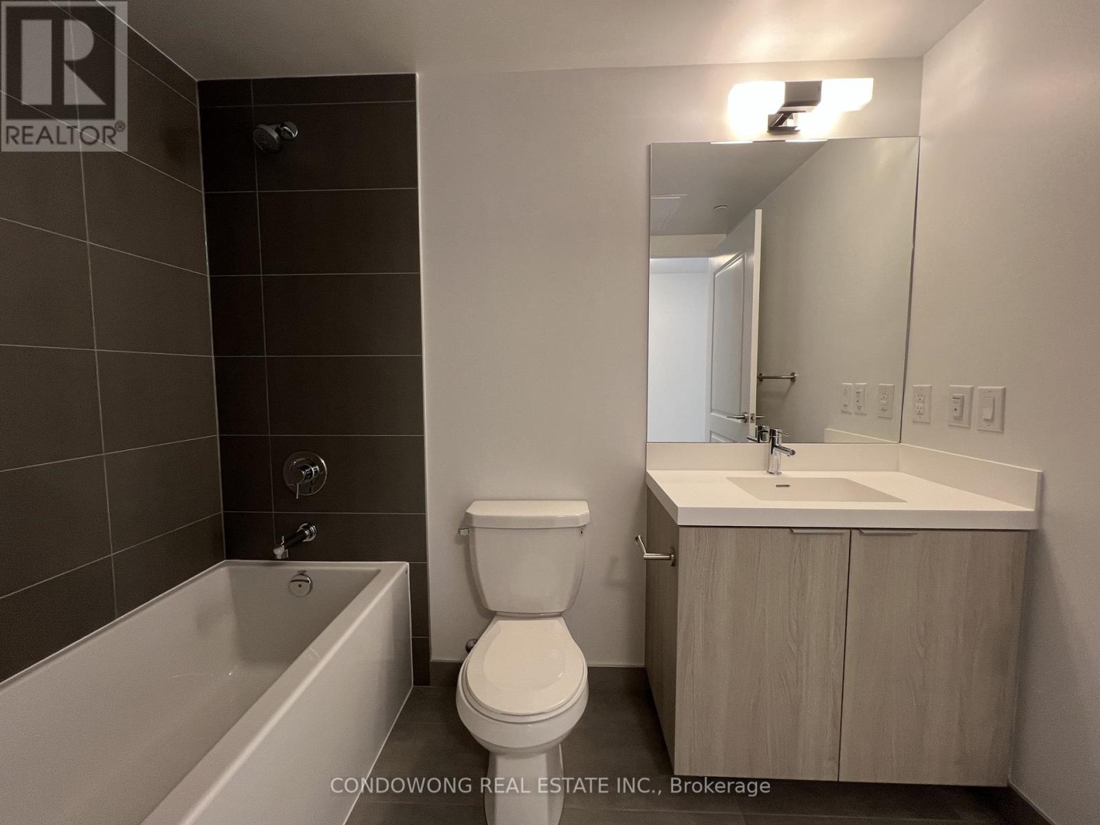 2308 - 8 Widmer Street, Toronto, Ontario  M5V 2E7 - Photo 6 - C12185006