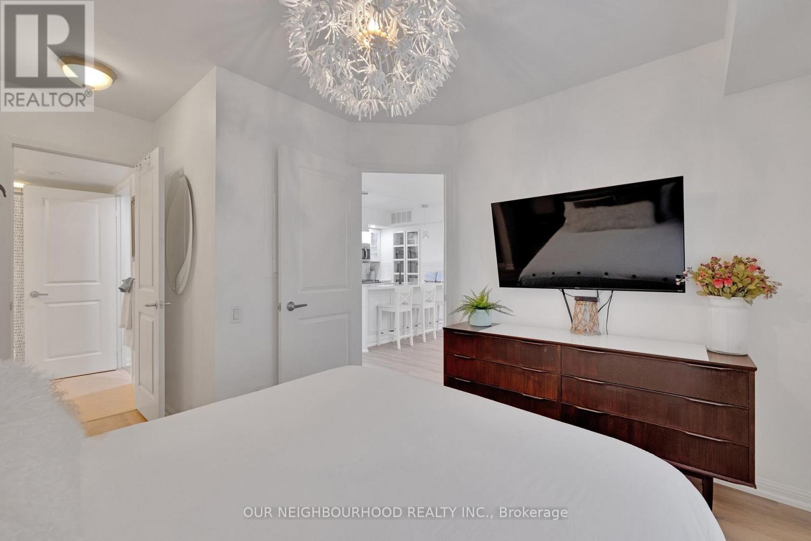 Th60 - 93 The Queensway Avenue, Toronto, Ontario  M6S 5A7 - Photo 21 - W12143776